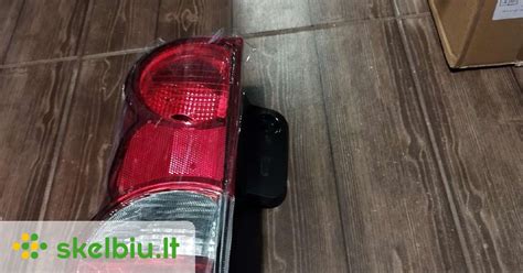 Galinis Nissan Qashqai su pabrėžtu vilkimo kablio dangteliu