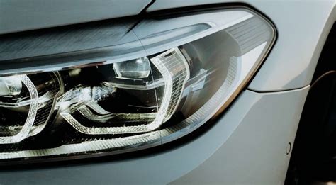 Automobilio žibintas su matoma kondensacija viduje