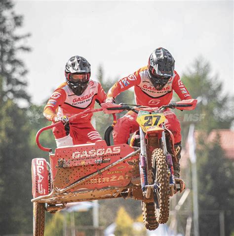 Motokroso varžybų su priekabomis vaizdas
