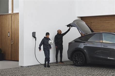 Mercedes-Benz EQ Power įkraunamo hibrido įkrovimo stotelė