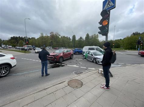 avarija sankryžoje po šviesoforo signalo nepaisymo