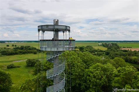 Krekenavos regioninio parko lankytojų centras ir spiralinis apžvalgos bokštas, iš kurio matosi Nevėžio slėnis