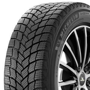 Tematinė nuotrauka su Michelin Alpin 5 SUV ir Michelin X-Ice Snow SUV padangomis ant sniego