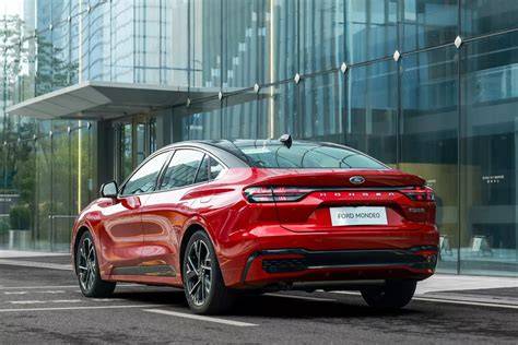 Ford Mondeo durelių lankstų pažeidimo pavyzdys