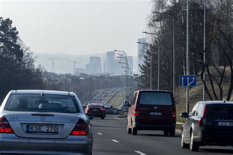 Nuotrauka: Rūdys ant automobilio pažeidimo vietos