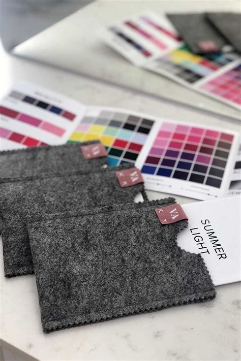 Įvairių spalvų paletė, iliustruojanti spalvų įvairovę