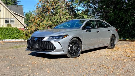 Toyota Avalon Hybrid eksterjero nuotrauka, dinamiškas dizainas ir elegancija