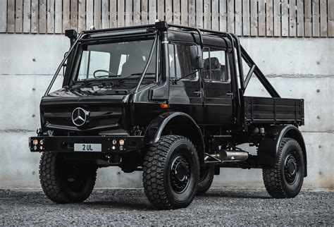 Mercedes-Benz Unimog variklio skyriaus schema su išryškintomis pagrindinėmis dalimis