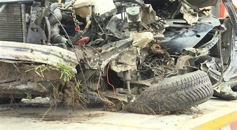 schematinis automobilio susidūrimo vaizdas su įvairiomis žalomis