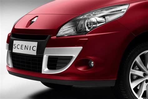 Tematinė nuotrauka: Renault Scenic 2 su pabrėžtu elektroninio stovėjimo stabdžio jungikliu