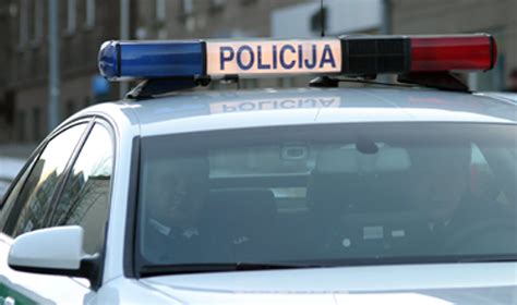 Moderni įranga, naudojama pažeidimams fiksuoti nežymėtame policijos automobilyje