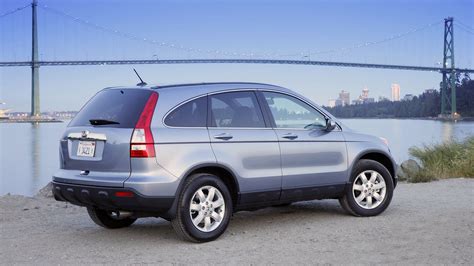 Thematinė nuotrauka: Honda CR-V 2008 metų modelio išorė ir salonas