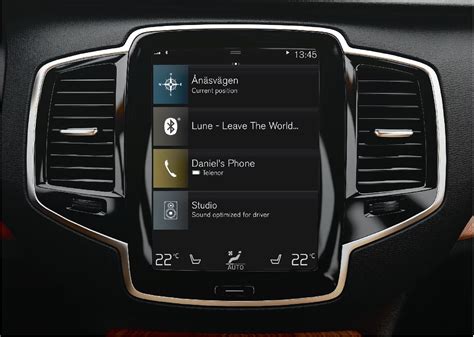 Volvo Sensus navigacijos sistema su dideliu ekranu