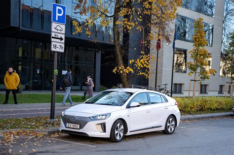 schematinis paveikslėlis, iliustruojantis skirtingus hibridų tipus ir elektromobilius