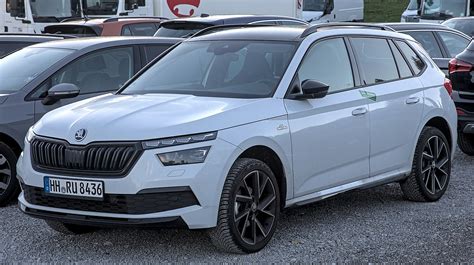 Skoda Octavia interjero nuotrauka su erdvia bagažine