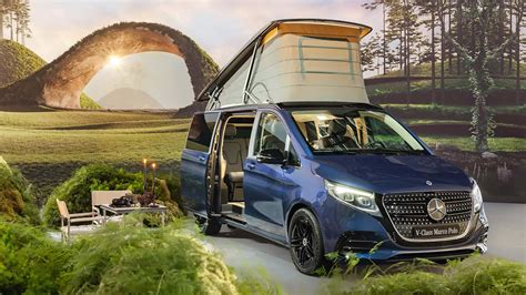 „Mercedes-Benz Marco Polo“ kemperio interjero nuotrauka su virtuve ir miegamomis vietomis