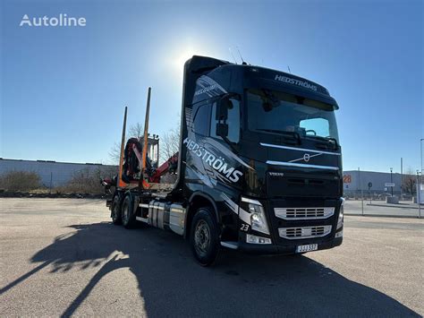 Teminė nuotrauka: Naudotas sunkvežimis su Volvo logotipu