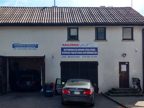 Profesionalus automobilių ratlankių remonto centras, kuriame atliekami lyginimo, litavimo ir kosmetinio remonto darbai