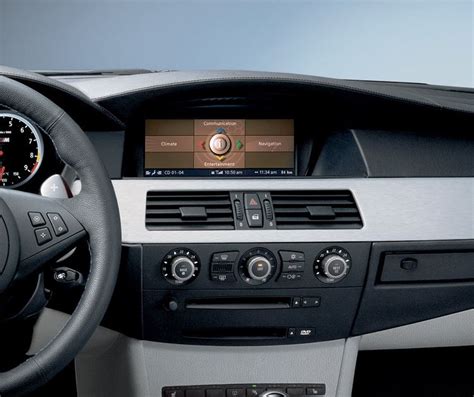 BMW CCC ekrano atvaizdavimas su CarPlay navigacija