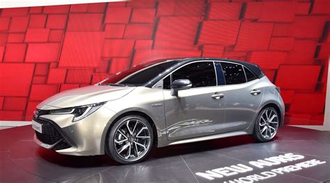 Toyota Auris III su aktyviomis saugos sistemomis