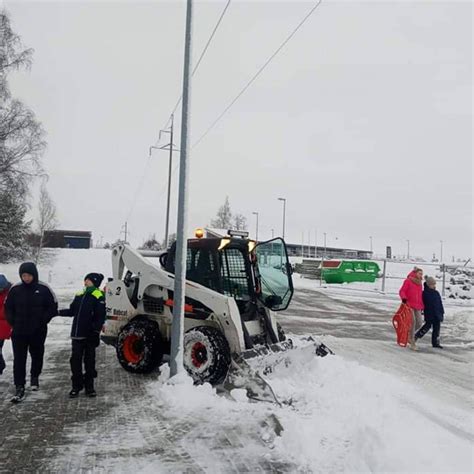 Tematinė nuotrauka su šlagbaumo gedimu dėl sniego