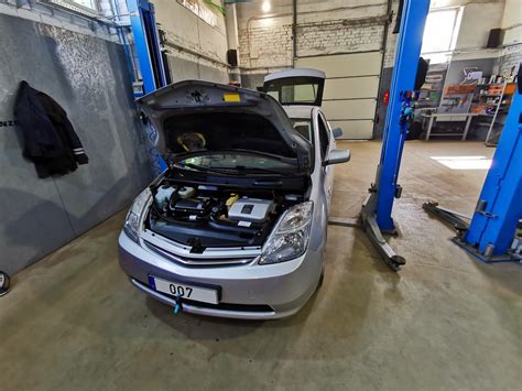 Meistras, atliekantis dujų įrangos diagnostiką servise