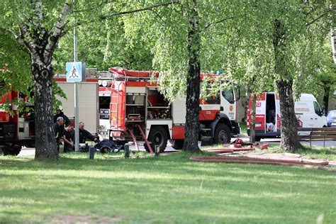 Avarijos vieta, kurioje susidūrė daug transporto priemonių ir kilo gaisras