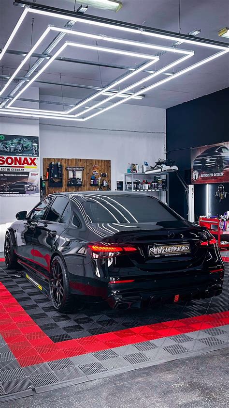 Tematinė nuotrauka: profesionalus automobilio salono valymas garais