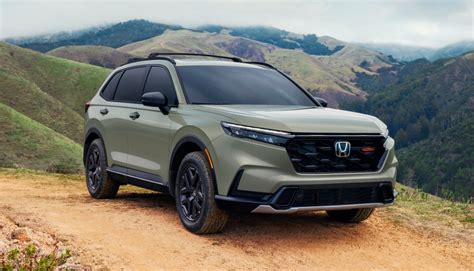 Teminė nuotrauka su Honda CR-V interjeru ir sena multimedija