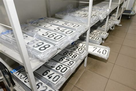 Teminė nuotrauka su automobilio numerio ženklais ir 