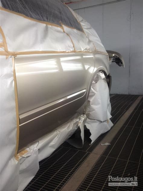 Automobilio kėbulo dažų paletės pavyzdys
