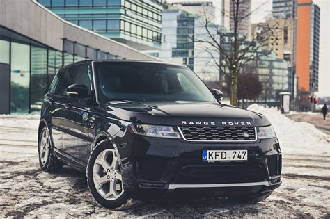 Infografika: „Range Rover“ kainų palyginimas Lietuvoje ir Lenkijoje