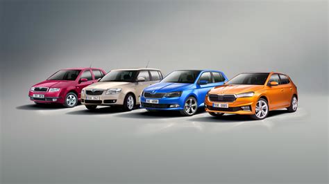Tematinė nuotrauka su Škoda Octavia ar Superb automobiliu ir variklio skyriumi