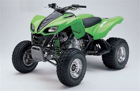 Šoninis Kawasaki KFX 700 rėmo ir priekinės pakabos palyginimas su Kawasaki BF750