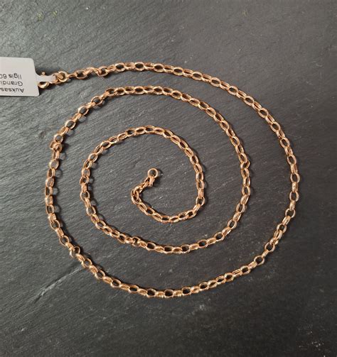 Infografika, lyginanti dabartinius ir naujuosius sunkvežimių svorio bei ilgio reikalavimus Švedijoje.