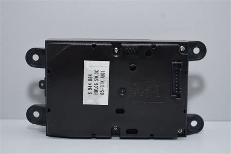BMW E60 šviesų valdymo modulio (LM) vieta ir jungtys