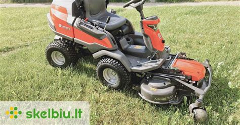 Iliustracija, vaizduojanti keturratį su įjungtu vairo stiprintuvu.