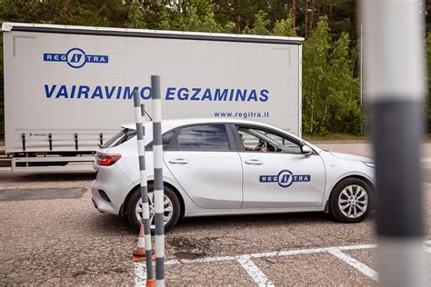 Schematinis brėžinys, iliustruojantis skirtingus EPS režimus ir jų poveikį vairavimo pojūčiui.