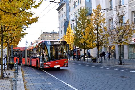 Nuotrauka: Šiuolaikinis viešasis transportas ir dviračių takai mieste