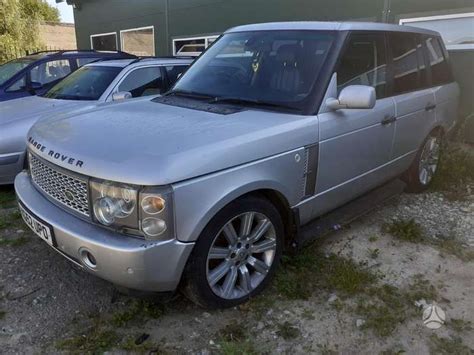 Teminė nuotrauka: naudotos Range Rover dalys sandėlyje