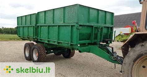 nuotrauka su vilkiku ir tentine puspriekabe