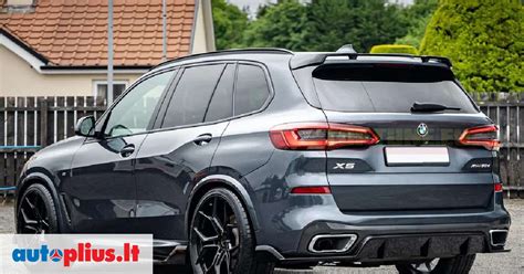 BMW X5 aerodinaminio paketo vizualizacija, pabrėžianti kėbulo linijų vientisumą