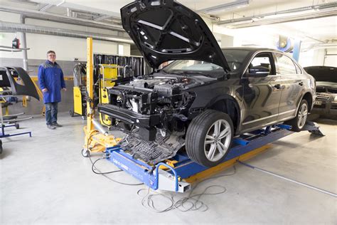 Automobilių mokomieji stendai mokymo centre