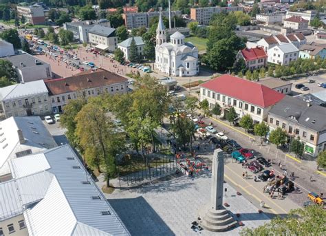 Teminė nuotrauka apie kultūros renginius naktiniame mieste