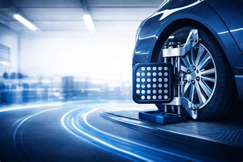 Infografika: žingsniai ruošiant ne ES šalių automobilį techninei ekspertizei (svėrimas, ratų geometrija, žibintai)