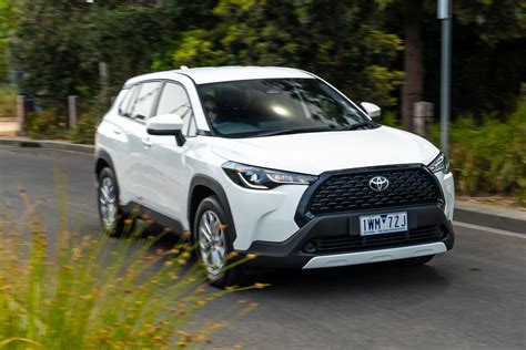 Toyota Corolla Cross automobilio nuotrauka su moderniu dizainu