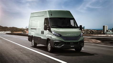 Iveco Daily furgonas su B kategorijos ženklu