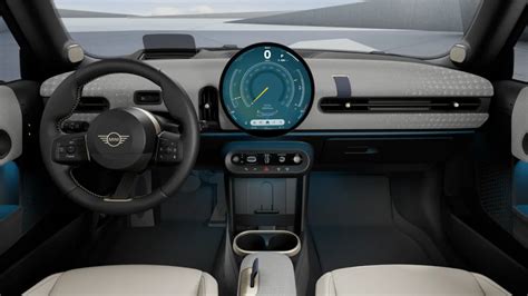 F-Pace interjero nuotrauka su prietaisų skydeliu