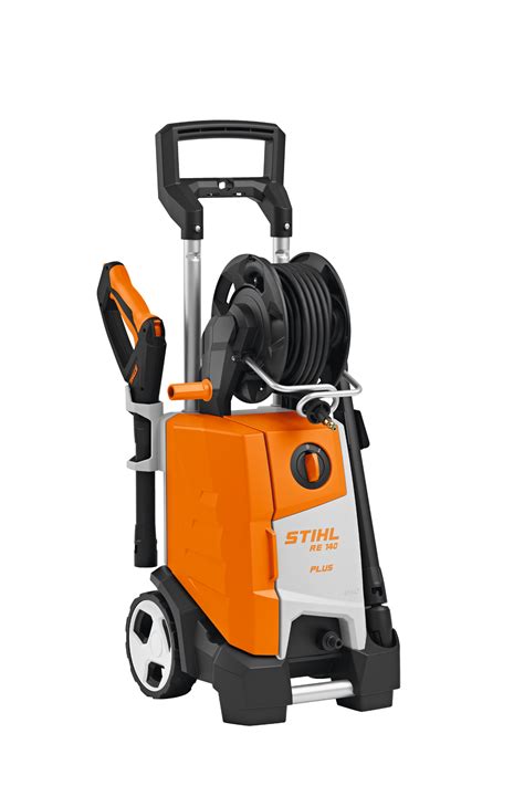 STIHL aukšto slėgio plovyklos su įvairiais priedais, pabrėžiančiais universalumą