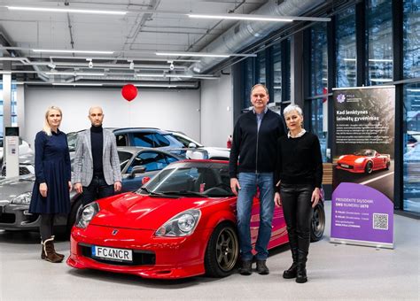 Teminis automobilis kelyje arba salone